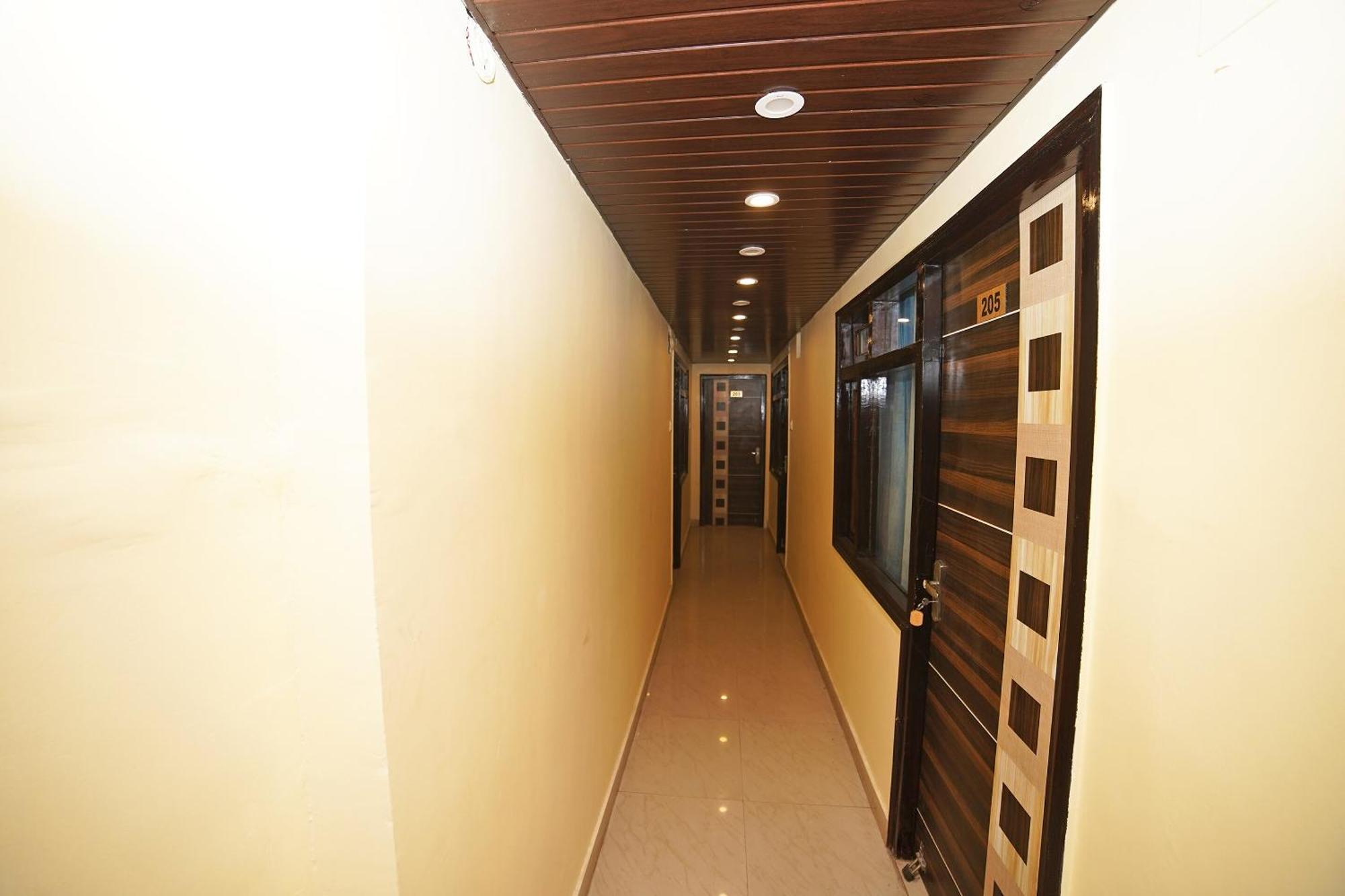 Oyo Flagship 8594 Golden Nest Hotel Nainital Luaran gambar